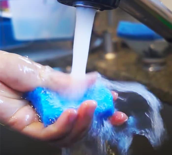 2 Minute Cleaning - How To Clean Sponges - Long Lasting sponge hack