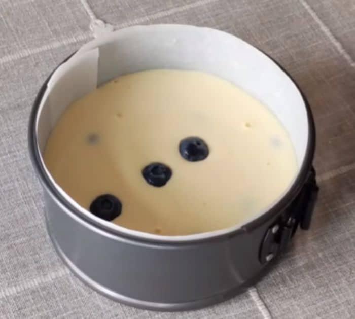 4-Ingredient Blueberry Yogurt Cake Instructions