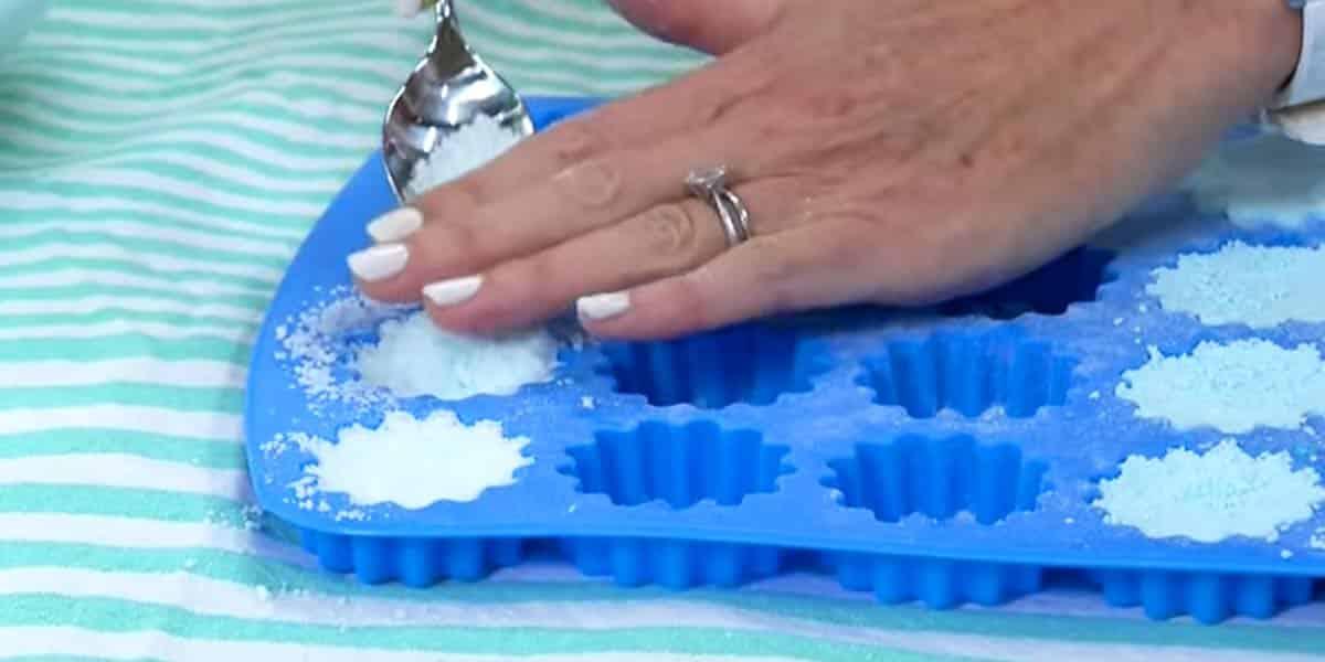 She Adds A Magical Ingredient To Her Toilets Leaving Them Clean And Her Bathroom Smelling Awesome!