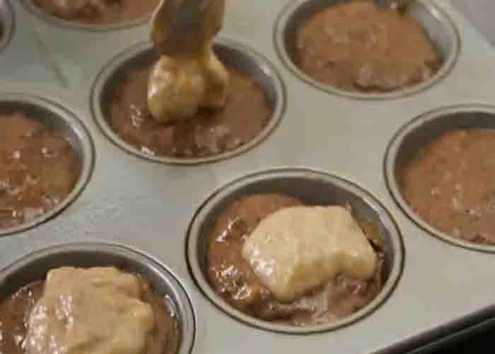 Dividing the muffin batter on the muffin pan