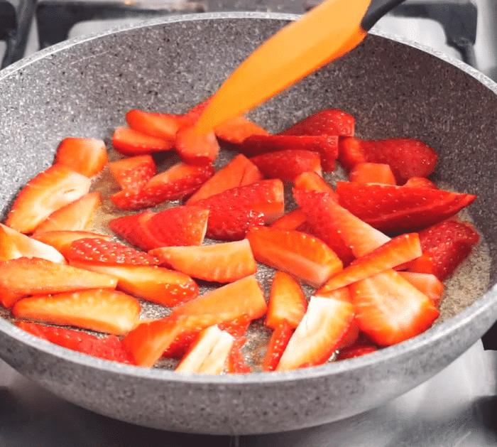No-Bake Strawberry Cake Ingredients