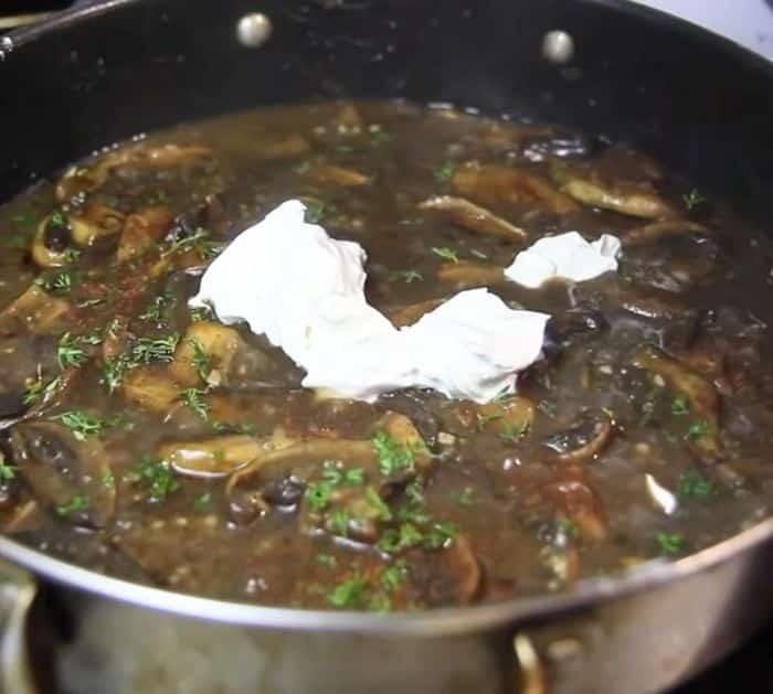 How to Make Mushroom Stroganoff