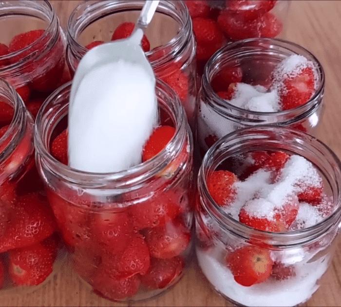 How to Keep Strawberries Fresh for 2 Years Tutorial