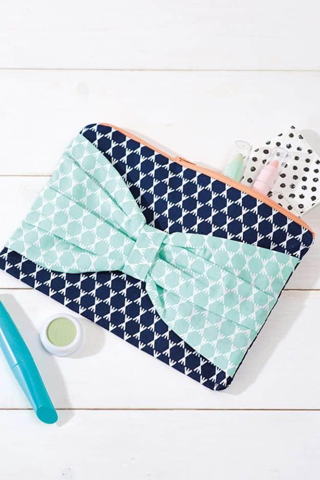 Easy Sewing Projects To Sew For Gifts - Sew A Bow Clutch - Simple Sewing Tutorials and Free Patterns for Making Christmas and Birthday Presents - Cheap Ideas to Make and Sell on Et