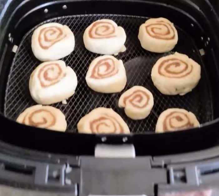 How to Make Air Fryer Cinnamon Rolls