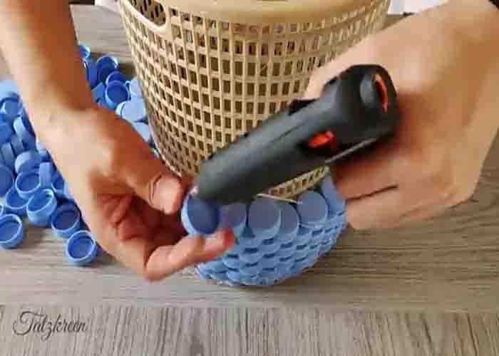 Assembling the DIY laundry basket using plastic bottle caps