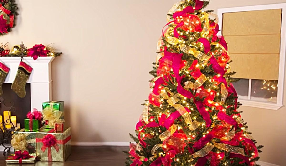 How To Decorate A Christmas Tree With Ribbon
