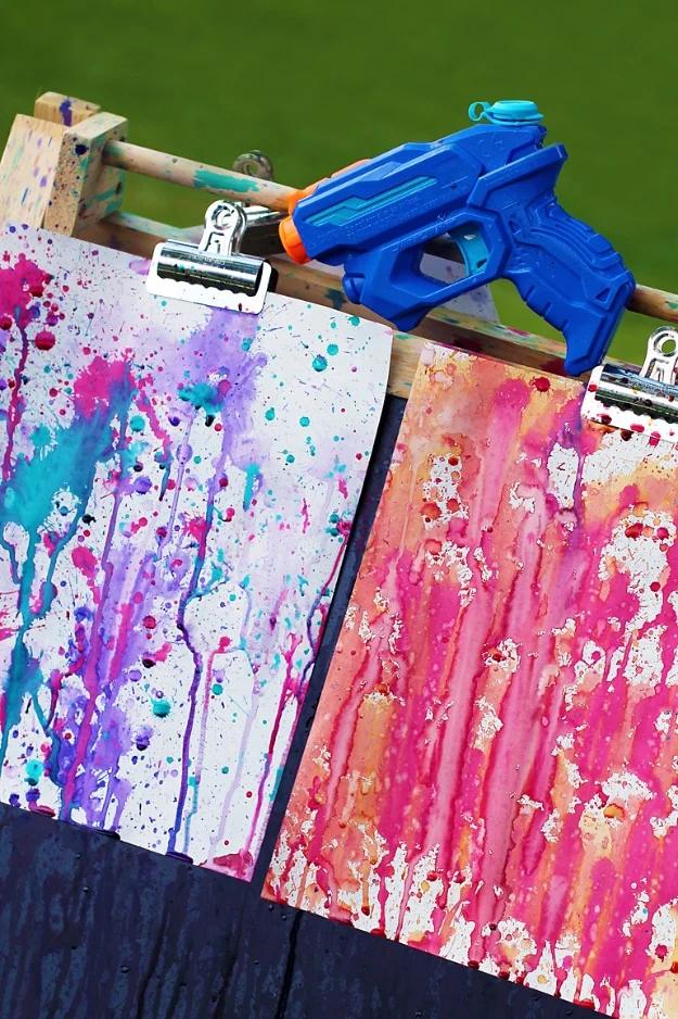 Crafts For Kids To Make At Home - Squirt Gun Painting - Cheap DIY Projects and Fun Craft Ideas for Children - Cute Paper Crafts, Fall and Winter Fun, Things For Toddlers, Babies, B