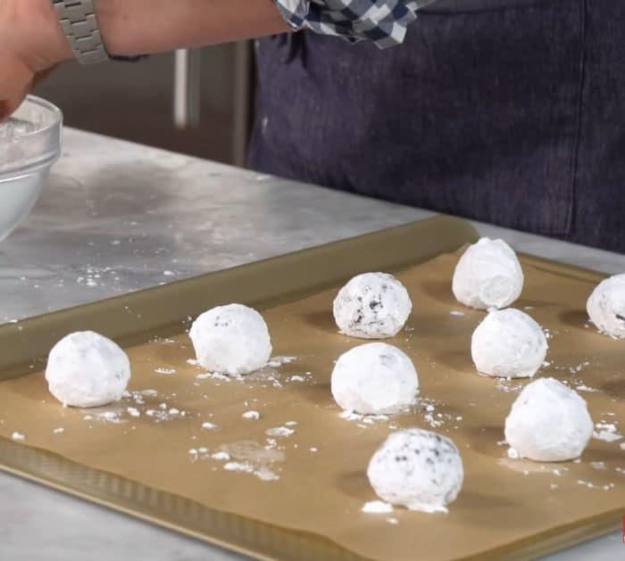 Soft and Fudgy Chocolate Crinkle Cookies Ingredients