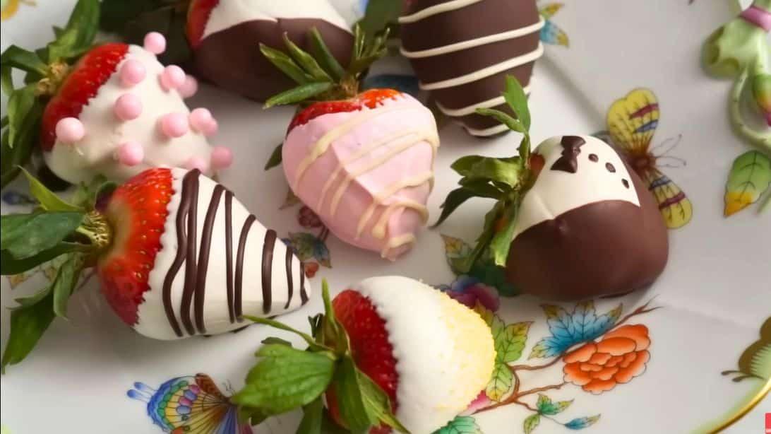 Easy Chocolate Covered Strawberries