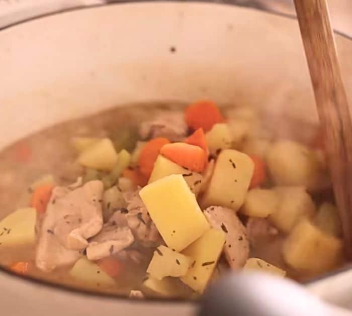 Easy to Make One-Pot Chicken Stew & Dumplings