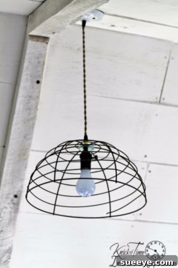 DIY Farmhouse Style Decor Ideas - Flower Basket Pendant Light - Creative Rustic Ideas for Cool Furniture, Paint Colors, Farm House Decoration for Living Room, Kitchen and Bedroom #diy #diydecor #farmhouse #countrycrafts DIY Farmhouse Style Decor Ideas - Flower Basket Pendant Light - Creative Rustic Ideas for Cool Furniture, Paint Colors, Farm House Decoration for Living Room, Kitchen and Bedroom #diy #diydecor #farmhouse #countrycrafts