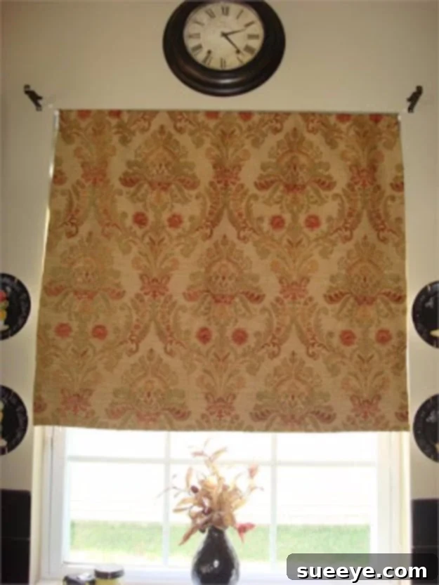 DIY No Sew Roman Shades Chic no-sew Roman shades in a clean, white fabric.