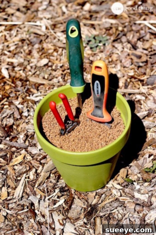 DIY Tool Holder Homemade self-cleaning and sharpening garden tool holder for easy maintenance