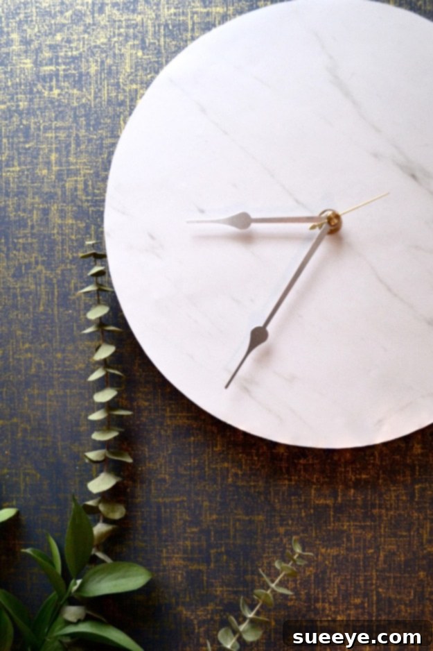 DIY Faux Marble Ideas - Faux Marble Clock - Easy Crafts and DIY Projects With Faux Marbling Tutorials - Paint and Decorate Home Decor, Creative DIY Gifts and Office Accessories Faux Marble Clock - Stylish Wall Clocks and DIY Home Decor for Elegant and Functional Spaces