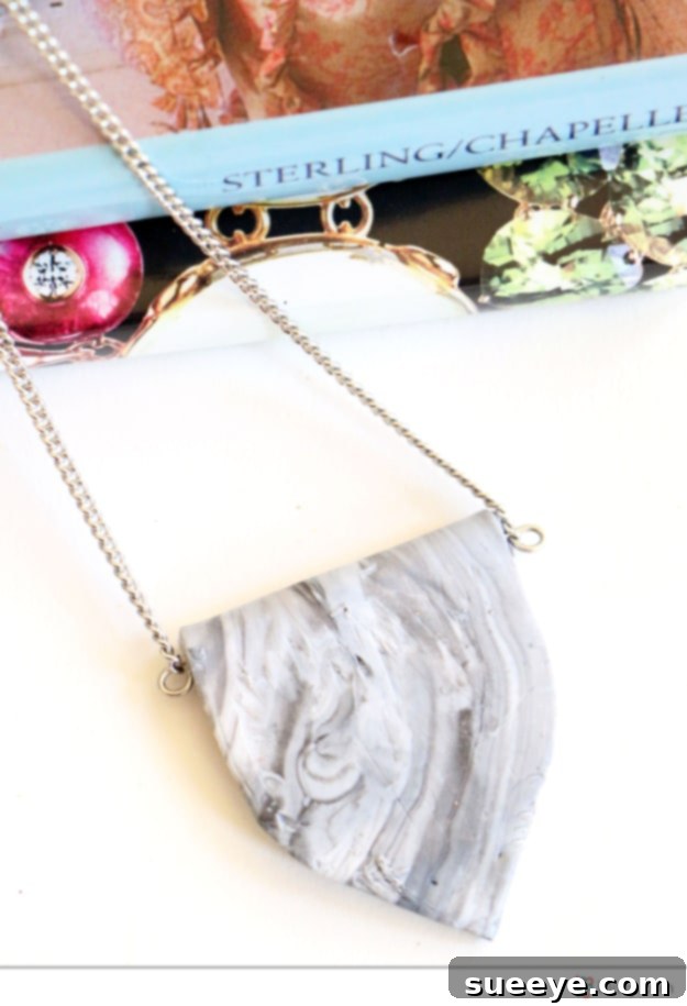 DIY Faux Marble Ideas - DIY Faux Marble Pendant - Easy Crafts and DIY Projects With Faux Marbling Tutorials - Paint and Decorate Home Decor, Creative DIY Gifts and Office Accessories DIY Faux Marble Pendant - Handmade Jewelry Ideas for Unique Accessories and Personalized Gifts