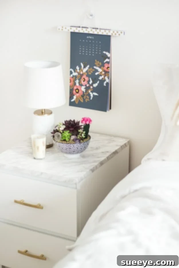 DIY Faux Marble Ideas - Faux Marble End Table - Easy Crafts and DIY Projects With Faux Marbling Tutorials - Paint and Decorate Home Decor, Creative DIY Gifts and Office Accessories Faux Marble End Table - Elegant Living Room Furniture and DIY Home Decor Ideas