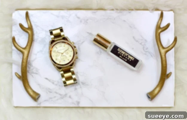 DIY Faux Marble Ideas - DIY Gold And Marble Tray - Easy Crafts and DIY Projects With Faux Marbling Tutorials - Paint and Decorate Home Decor, Creative DIY Gifts and Office Accessories DIY Gold and Marble Tray - Elegant Serving Tray Ideas and Home Decor Accents for Stylish Entertaining