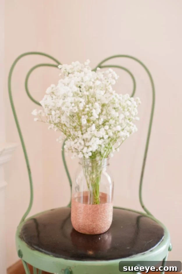 DIY Wedding Centerpieces - DYI Glitter Vases - Easy Flower Arrangements for Weddings - Mason Jar Wedding Decor for Rustic Outdoor Wedding Ideas DIY Wedding Centerpieces - DYI Glitter Vases - Easy Flower Arrangements for Weddings - Mason Jar Wedding Decor for Rustic Outdoor Wedding Ideas
