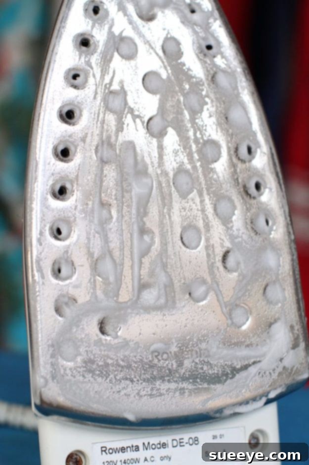 Best Spring Cleaning Ideas - Clean An Iron - Easy Cleaning Tips For Home - DIY Cleaning Hacks and Product Recipes - Tips and Tricks for Cleaning the Bathroom, Kitchen, Floors and Countertops - Cheap Solutions for A Clean House #springcleaning