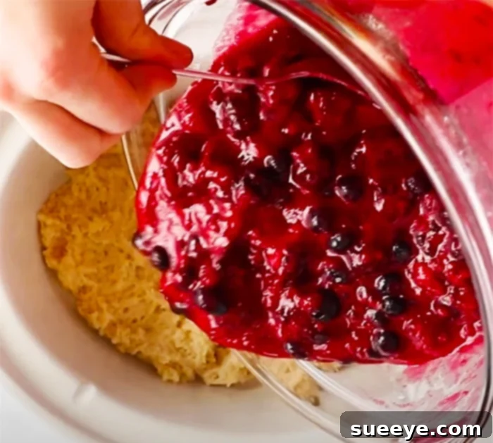 Effortless Slow Cooker Berry Cobbler 3 Use Crockpot To Make Berry Cobbler - Crockpot Recipes - Homemade Desserts