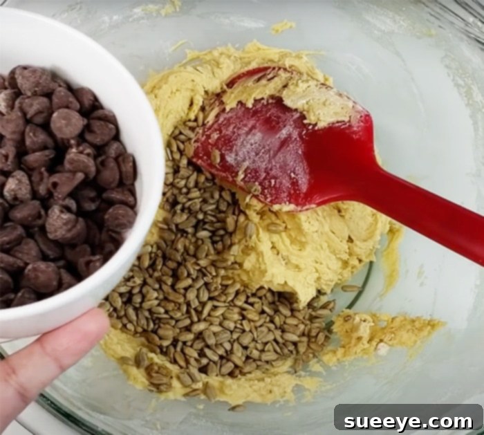 Doubletree's Signature Chocolate Chip Cookie Recipe 2 How To Make DoubleTree chocolate Chip Cookies - DoubleTree Cookie Recipes - Homemade Cookies