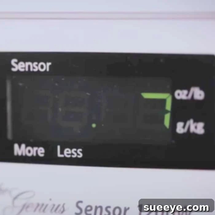 Natural Microwave Cleaning Hacks 3 Clean A Microwave In Seven Minutes - How To Clean A Microwave With Vinegar - How To Clean A Microwave Naturally
