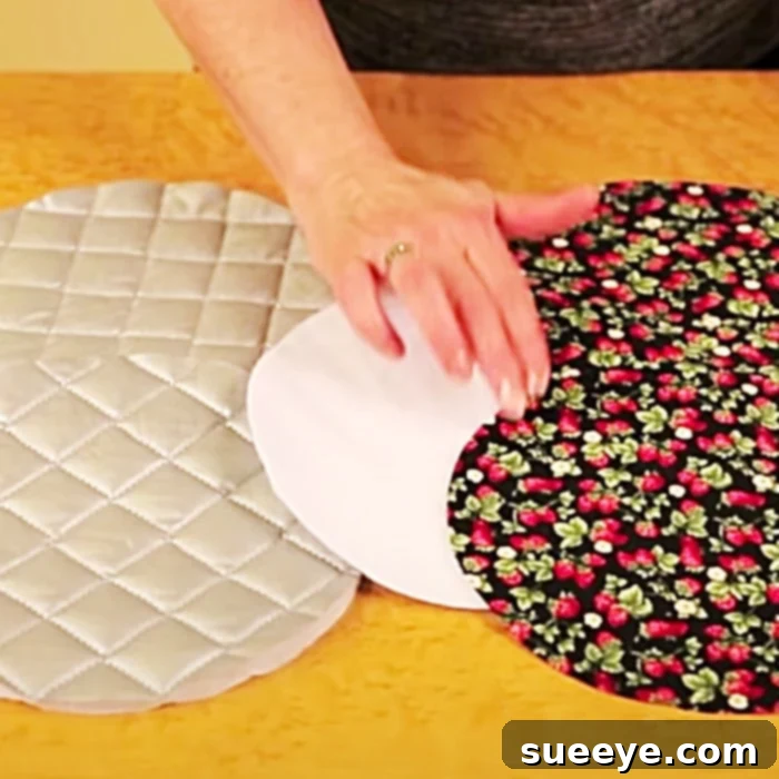 Whip Up a Pot Holder in 60 Minutes 2 How To make A Round Potholder - Easy Sewing Ideas - Sew An Easy Pot Holder with Pockets
