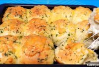 Homemade Cheesy Garlic Butter Dinner Rolls