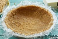 Quick 2-Ingredient No-Bake Cookie Pie Crust