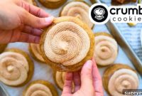 Churro Crumbl Cookie