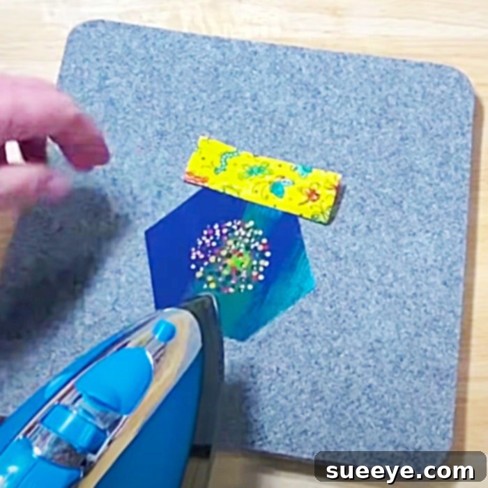 Log Cabin Hexagon Trivet 2 Easy Sewing Pattern - Free Sewing Pattern - Easy Hot Pad Pattern