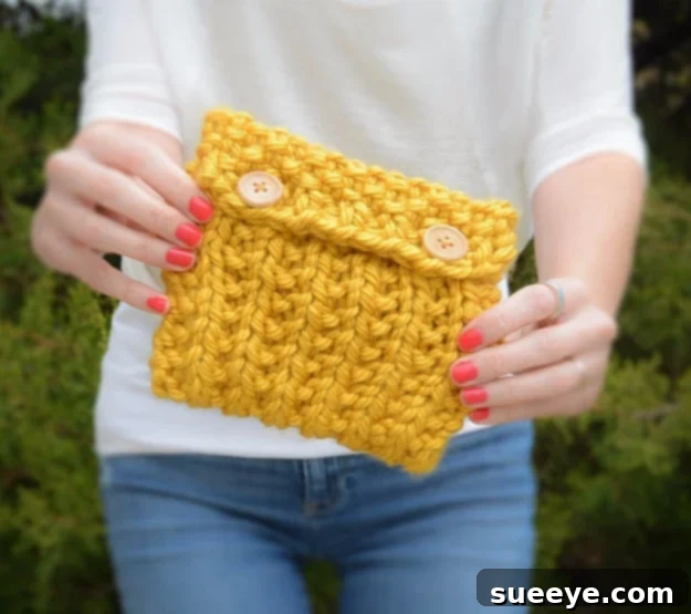 Versatile Knit Pouch - Ideal for Makeup, Glasses, or Small Essentials Easy Knit Pouch for small essentials and gifts