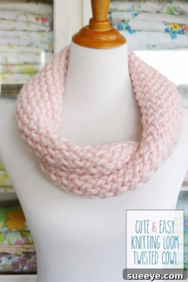 Beginner-Friendly Loom Knit Cowl - Stylish and Warm Cozy Loom Knit Cowl for Beginners