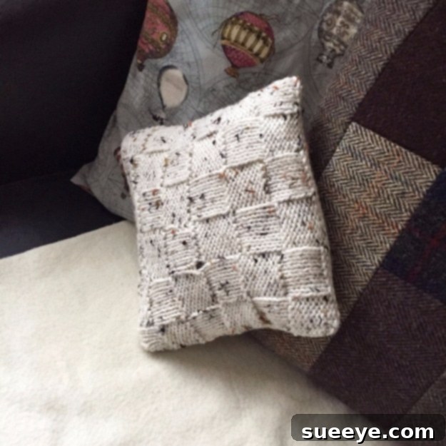 Handmade Charming Cushion Cover - Revitalize Your Sofa Elegant Charming Knit Cushion Cover for Home Decor