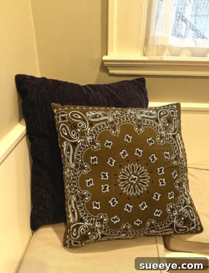 How to Make Bandana Pillows: Sew and No-Sew Options 3 DIY Bandana Pillows Sewing Tutorial - How to Make a Bandana Pilllow