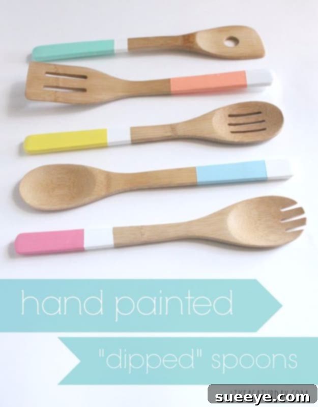 Create unique hand-painted dipped spoons for a creative and functional gift. Charming Hand-Painted Dipped Spoons DIY