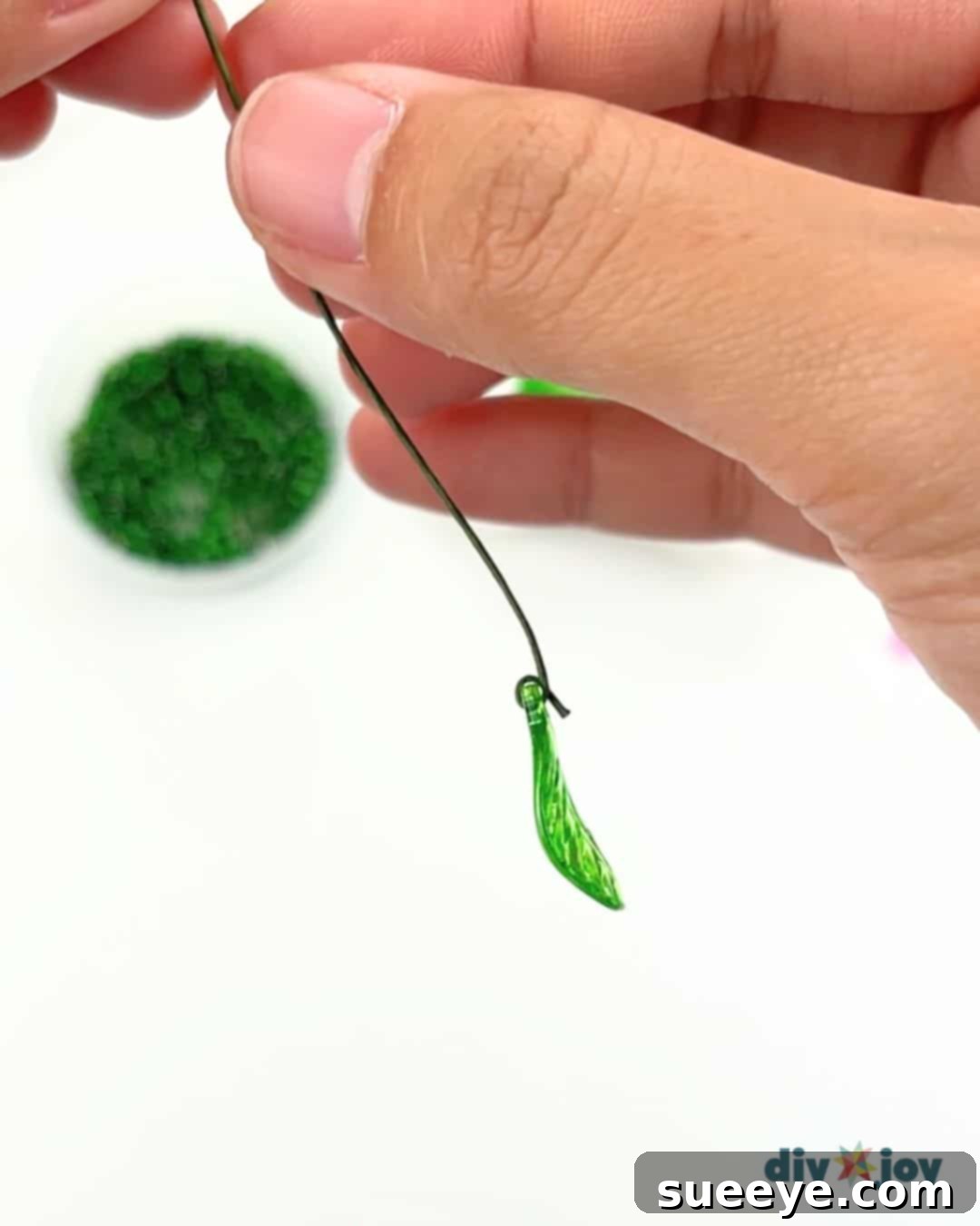 Crafting Exquisite Beaded Plants 4 Creating individual leaf stems with leaf beads and floral wire