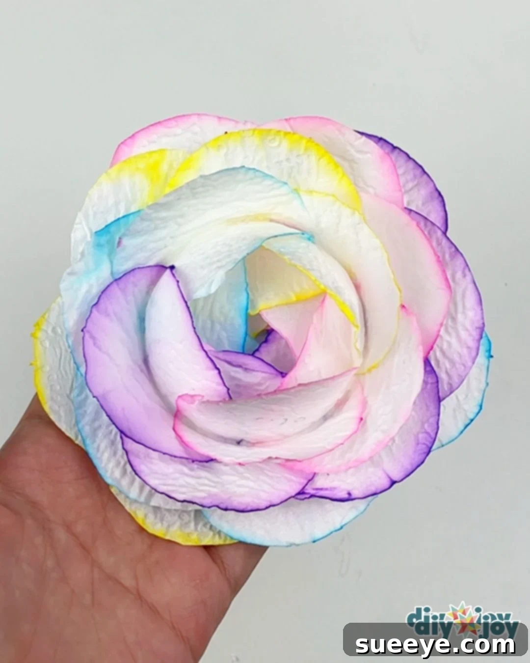 toilet-paper-flower-DIY