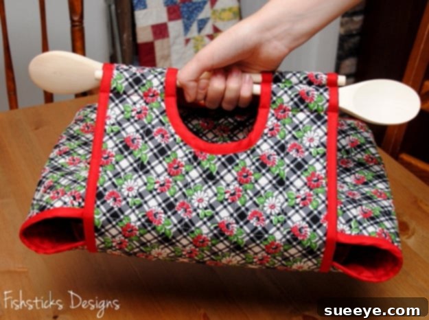 Casserole Carry All Quilt - Practical Kitchen Gift Convenient Quilted Casserole Carry All - Perfect for Potlucks and Picnics