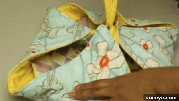 DIY Casserole Carrier Gift Practical DIY Casserole Carrier, a useful homemade gift for friends and neighbors who love to entertain or bring dishes to potlucks.