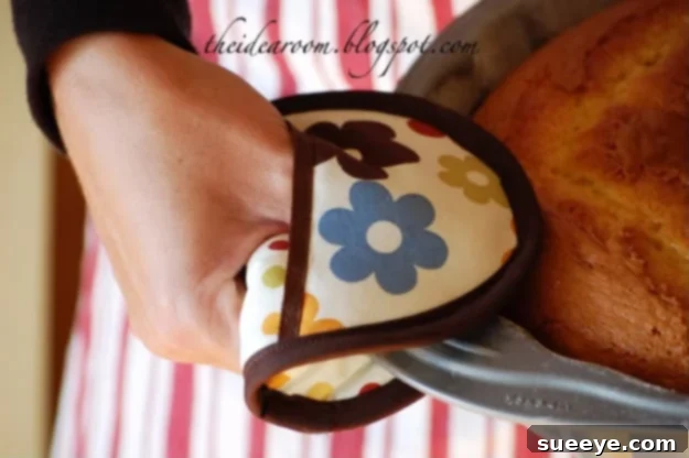 Oven Hand Mitt Tutorial - Safe Kitchen Sewing Project Secure DIY oven hand mitt for superior heat protection