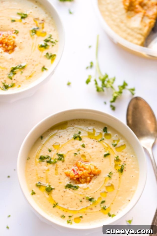 Roasted Garlic Cauliflower Chowder - Quick & Comforting 30 Minute Roasted Garlic Cauliflower Chowder - creamy and healthy vegan soup
