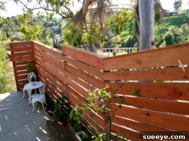 Horizontal Plank Fence DIY Modern horizontal plank fence for contemporary backyard design
