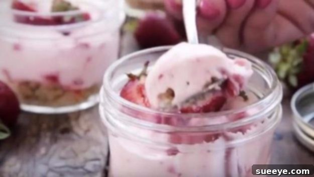 Mason Jar Cheesecake: Easy Individual Desserts Cute and portable DIY Mason Jar Cheesecake desserts