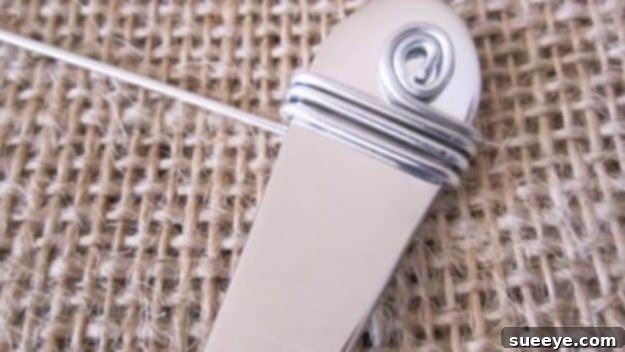 DIY Silverware Upgrades - DIY Beaded Silverware - Creative Ways To Improve Boring Silver Ware and Palce Settings - Paint, Decorate and Update Your Flatware With These Creative Do IT Yourself Tutorials- Forks, Knives and Spoons all Get Dressed Up With These New Looks For Kitchen and Dining Room 
