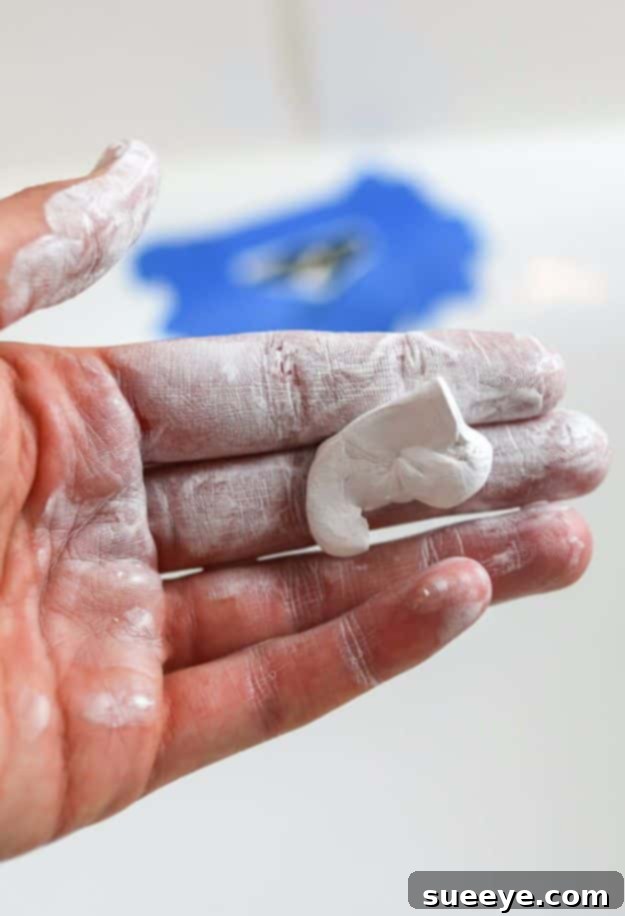 Easy Home Repair Hacks - DIY Bathtub Repair - Quick Ways to Easily Fix Broken Things Around The House - DIY Tricks for Home Improvement and Repairs - Simple Solutions for Kitchen, Bath, Garage and Yard - Caulk, Grout, Wall Repair and Wood Patching and Staining #hacks #homeimprovement Easy Home Repair Hacks - DIY Bathtub Repair - How to Repair A Bathtub Quick Ways to Easily Fix Broken Things Around The House - DIY Tricks for Home Improvement and Repairs - Simple Solutions for Kitchen, Bath, Garage and Yard - Caulk, Grout, Wall Repair and Wood Patching and Staining #hacks #homeimprovement