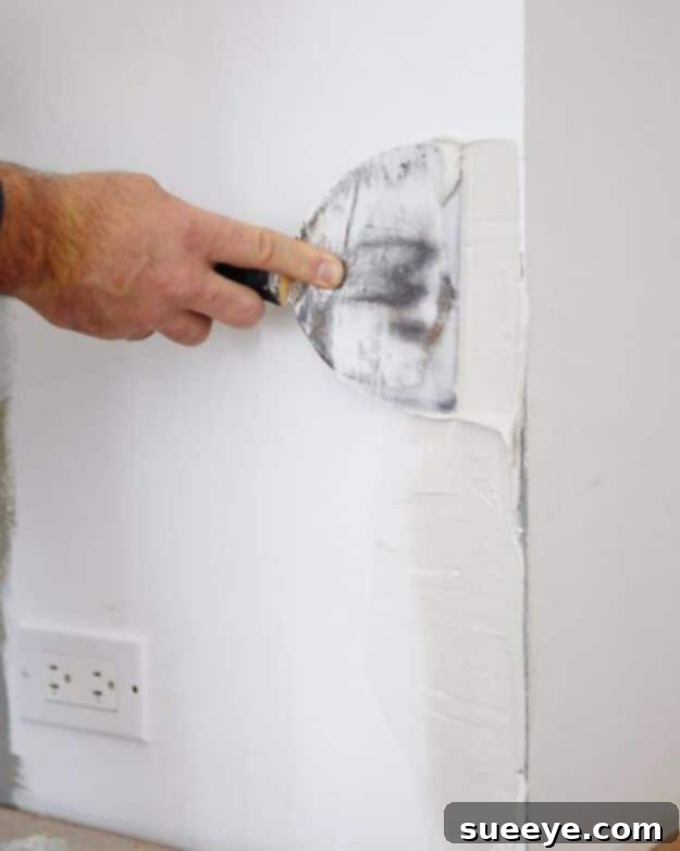 Easy Home Repair Hacks - Repair a Battered Drywall Corner - Quick Ways to Easily Fix Broken Things Around The House - DIY Tricks for Home Improvement and Repairs - Simple Solutions for Kitchen, Bath, Garage and Yard - Caulk, Grout, Wall Repair and Wood Patching and Staining #hacks #homeimprovement Easy Home Repair Hacks - Repair a Battered Drywall Corner - Quick Ways to Easily Fix Broken Things Around The House - DIY Tricks for Home Improvement and Repairs - Simple Solutions for Kitchen, Bath, Garage and Yard - Caulk, Grout, Wall Repair and Wood Patching and Staining #hacks #homeimprovement