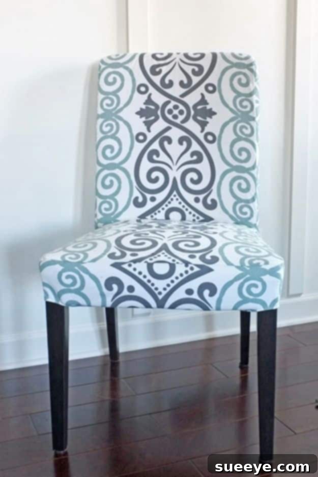 DIY Dining Chair Slipcovers from a Tablecloth Creative DIY Dining Chair Slipcovers from a Tablecloth - Budget-Friendly Idea