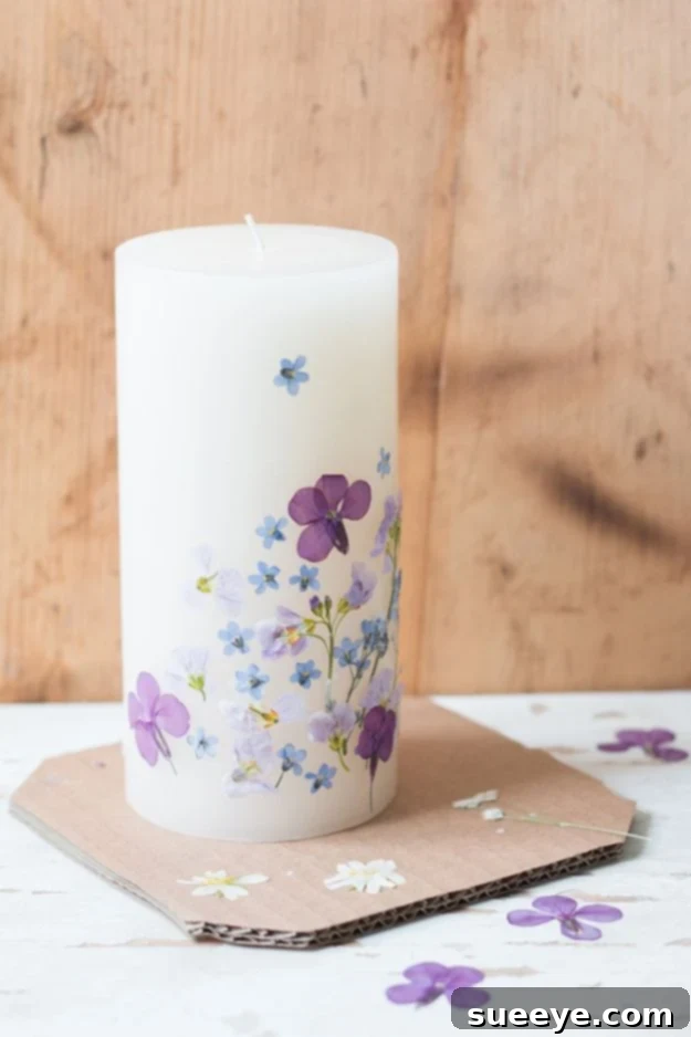 Pressed Flower Candle - Elegant Handmade Decor Pressed flower candle, a beautiful and unique homemade gift